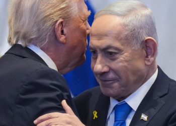 Donald Trump afirma que Benjamin Netanyahu deverá aceitar um eventual acordo com o Irã. Declarações ocorrem em meio à escalada de tensões no Oriente Médio e esforços diplomáticos por um cessar-fogo.