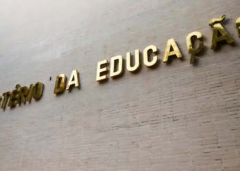 Plataforma MEC Idiomas supera 212 mil usuários cadastrados e oferece cursos gratuitos de inglês e espanhol com mais de 800 aulas, testes de proficiência e recursos de inteligência artificial.