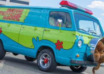 A Netflix revelou o primeiro teaser de "Scooby-Doo: A Origem", série live-action que mostrará a formação da equipe de investigadores. A estreia está prevista para 2027.