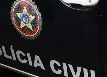 Operação Trinus no Complexo da Maré cumpre mandados de prisão e busca contra integrantes do TCP envolvidos em roubo de cargas no Rio de Janeiro.