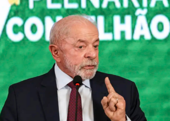 Em Brasília, Lula anunciou proposta de envio de mensagens a celulares roubados, defendeu inclusão social e comentou economia na 7ª reunião do Conselhão.