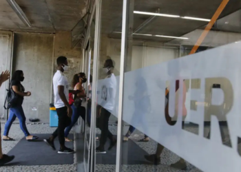 UERJ anuncia criação do Observatório Social das Cotas para monitorar políticas de inclusão, permanência e desempenho de estudantes cotistas na universidade.
