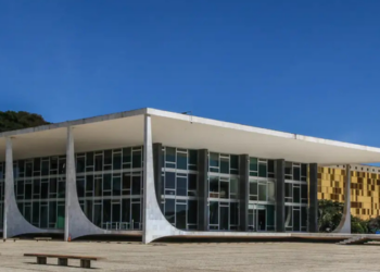 STF retoma julgamento sobre responsabilidade das big techs por conteúdos ilegais nas redes sociais. Debate envolve Google, Meta, liberdade de expressão e dever de fiscalização das plataformas.