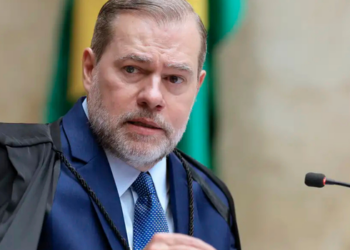Julgamento no STF sobre responsabilidade de plataformas digitais avança com voto de Dias Toffoli, que propõe prazo de 60 dias para adaptação das empresas às novas obrigações.