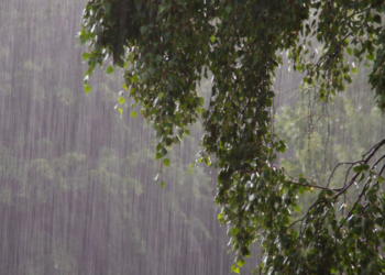 Inmet prevê chuvas e temporais em áreas do Sul, Sudeste e Centro-Oeste nesta sexta (12), com risco de ventos fortes, granizo e descargas elétricas.