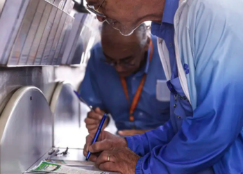 Mega-Sena acumula após concurso 3018 não registrar ganhadores na faixa principal. Próximo sorteio pode pagar R$ 16 milhões.
