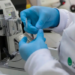 O SUS incorporou um novo tratamento para leucemia mieloide aguda com os medicamentos venetoclax e azacitidina. Terapia será destinada a pacientes sem indicação de quimioterapia intensiva.