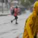 A Rocinha registrou 254 mm de chuva em pouco mais de 24 horas, ultrapassando mais de duas vezes a média histórica de junho. Defesa Civil mantém alerta para deslizamentos.