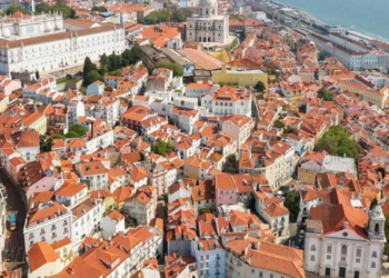 Portugal aprova mudanças na Lei de Migrações com novas exigências para estudantes estrangeiros, incluindo visto prévio, seguro de saúde e regras mais rígidas de residência.