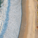 Marinha do Brasil emite alerta de ressaca para o litoral do Rio de Janeiro com ondas de até 2,5 metros. Confira as recomendações e a previsão do tempo para o fim de semana.