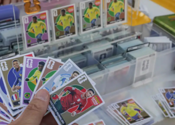 Álbum da Copa do Mundo 2026 reúne mais de 980 figurinhas. Saiba quanto custa completar a coleção, quais são os cromos mais raros e como economizar nas trocas.