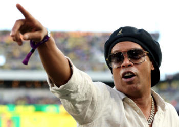 Ronaldinho Gaúcho pode voltar a jogar futebol profissional pelo Ravenna, clube da terceira divisão da Itália, em projeto com forte apelo comercial e midiático.