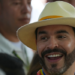 Abelardo de la Espriella declara vitória na eleição presidencial da Colômbia antes da confirmação oficial. Iván Cepeda contesta a apuração e aguarda o resultado definitivo.