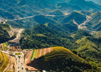 Presidente Lula acompanha a entrega da primeira fase das obras na Serra das Araras, na Via Dutra, que prevê melhorias na segurança, fluidez do tráfego e geração de empregos com investimento bilionário do BNDES.