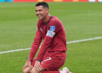 Cristiano Ronaldo fala sobre possível duelo com Messi na Copa de 2026, após marcar dois gols em goleada de Portugal e alcançar marca histórica.