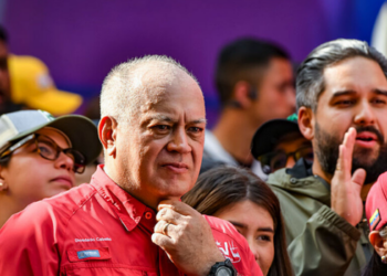 Terremoto de magnitude superior a 7 atinge a Venezuela, causa desabamentos em Caracas e leva autoridades a emitirem alerta para possíveis réplicas.