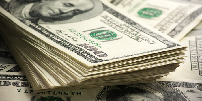 Dólar sobe para R$ 5,20 e bolsa cai 0,44% em meio à aversão ao risco global. Mercado reage a expectativas sobre juros nos EUA e preços do petróleo.