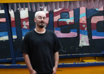 Affonso DaLua inaugura exposição na Galeria 535, no Observatório de Favelas, com obras que retratam a Maré, identidade, memória e vivências da favela Nova Holanda.