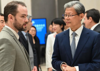 Brasil inaugura adidância tributária e aduaneira em Pequim para fortalecer relações comerciais com a China, reduzir burocracia e ampliar cooperação fiscal.