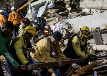 Terremotos na Venezuela já deixaram 920 mortos, mais de 3,3 mil feridos e 172 desaparecidos. Equipes de resgate seguem buscas por sobreviventes enquanto ajuda internacional chega ao país.
