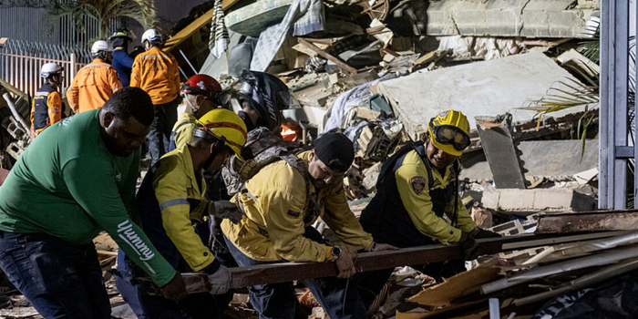 Terremotos na Venezuela já deixaram 920 mortos, mais de 3,3 mil feridos e 172 desaparecidos. Equipes de resgate seguem buscas por sobreviventes enquanto ajuda internacional chega ao país.
