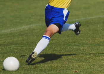 A Seleção Brasileira viajou para Houston para enfrentar o Japão pela Copa do Mundo de 2026. Raphinha segue em recuperação de lesão e não participou do embarque.