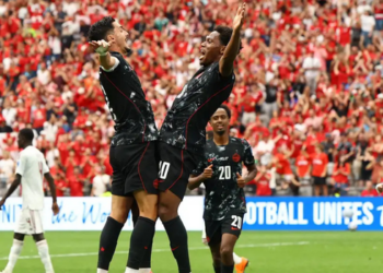 África do Sul e Canadá se enfrentam neste domingo (28) pela fase eliminatória da Copa do Mundo de 2026. O duelo marca a abertura do mata-mata em Los Angeles.