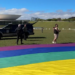 Manifestação do Dia do Orgulho LGBTQIA+ em Brasília termina com reclamações contra a Polícia Legislativa após ativistas serem impedidos de exibir uma bandeira em frente ao Congresso Nacional.
