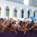 A 4ª Parada LGBTQIA+ do Rio de Janeiro reuniu milhares de pessoas na Lapa com manifestações por direitos, combate à violência e maior representatividade política da comunidade LGBTQIA+.