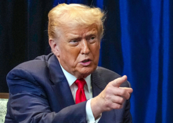 Trump chama conflito com Irã de “coisa pequena” e apoia Vance ao rejeitar termo “guerra”; confrontos já duram seis meses.