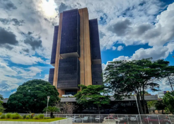 Economistas divulgam manifesto contra a PEC 65, que amplia a autonomia financeira do Banco Central, e alertam para riscos de captura regulatória e menor controle público.