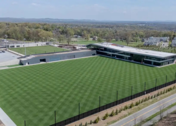 Seleção Brasileira viaja para os Estados Unidos para concluir a preparação para a Copa do Mundo. Equipe de Carlo Ancelotti estreia no torneio no dia 13 de junho.