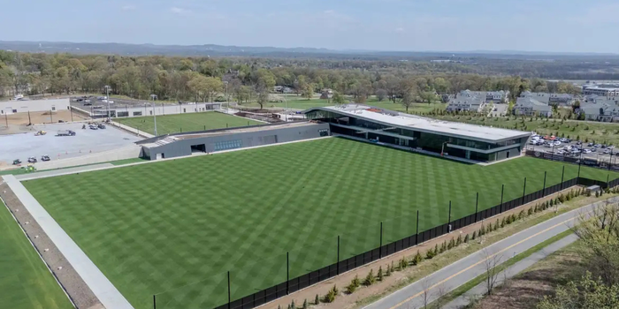 Seleção Brasileira viaja para os Estados Unidos para concluir a preparação para a Copa do Mundo. Equipe de Carlo Ancelotti estreia no torneio no dia 13 de junho.