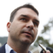 Flávio Bolsonaro comentou a investigação sobre contrato de internet pública em São Paulo e defendeu uma apuração imparcial. Polícia Civil analisa possíveis irregularidades envolvendo ONG responsável pelo projeto.