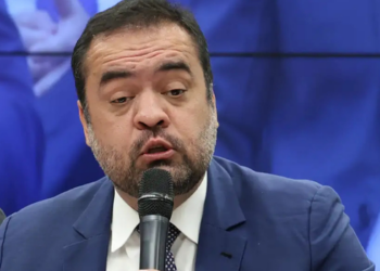 TCE-RJ rejeita contas de 2025 do governo Cláudio Castro. Relatório aponta irregularidades contábeis, possíveis distorções de R$ 7 bilhões e pede auditorias no RioPrevidência.