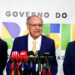 Geraldo Alckmin critica proposta dos EUA de impor tarifa de 25% sobre produtos brasileiros, defende o Pix e reforça aposta do governo em negociações diplomáticas.