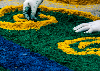 Corpus Christi 2026 terá regras diferentes no Brasil, com feriado ou ponto facultativo variando por estado e município, afetando serviços públicos e relações de trabalho.