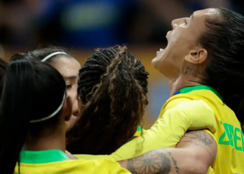 Seleção Brasileira Feminina reage após gol relâmpago dos EUA e vence amistoso por 2 a 1 em São Paulo.