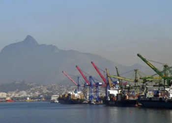 Balança comercial brasileira registra superávit de US$ 7,8 bilhões em maio, impulsionada pelas exportações de soja e minério de cobre. Resultado é o quarto maior da série histórica para o mês.