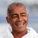 Após críticas por acompanhar a Copa fora de Brasília, Romário afirmou que abriu mão do salário e seguirá votando remotamente no Senado.