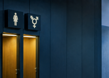 Propostas sobre banheiros neutros e restrições a pessoas trans reacendem debate sobre direitos, segurança e inclusão no Brasil.
