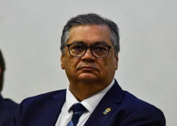 Flávio Dino dá dez dias para 21 partidos explicarem ao STF se presidentes nacionais controlam cotas ou influenciam a destinação de emendas parlamentares.