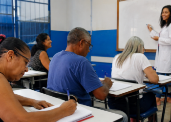 Niterói inicia nesta segunda-feira as matrículas da EJA para o segundo semestre de 2026. Modalidade oferece turmas do 1º ao 9º ano.