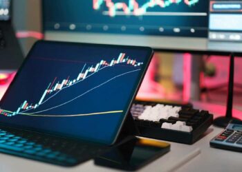 Crédito em atraso dos brasileiros chega ao recorde de R$ 247,6 bilhões em 2026, com alta de 50,7% em um ano e avanço da inadimplência.