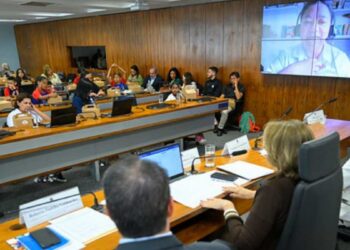 Pix Pensão é aprovado no Senado e promete agilizar o pagamento da pensão alimentícia, com transferência automática e bloqueio de valores.