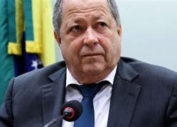 Chiquinho Brazão é alvo da Operação Emendatio, que investiga supostos desvios de emendas parlamentares destinadas a entidades do Rio.