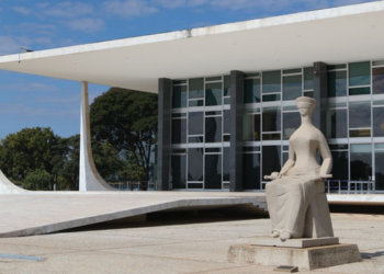 Fachin rejeita análise conjunta de procedimentos envolvendo Moraes e Mendonça; STF terá sessões nos dias 15 e 23 de setembro.