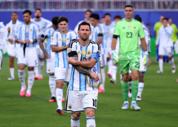 Petição online pede a retirada da Argentina da Copa de 2026 e acusa a arbitragem de favorecimento, mas campanha não apresenta provas de manipulação.