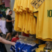 Eliminação do Brasil na Copa derruba vendas, deixa camisas e bandeiras encalhadas e leva comerciantes a oferecer descontos para reduzir perdas.