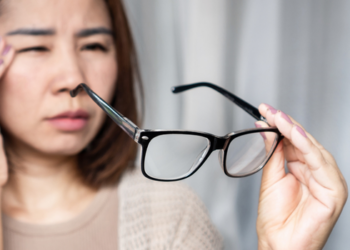 Entidade orienta pacientes a procurarem oftalmologistas para examinar toda a saúde dos olhos.